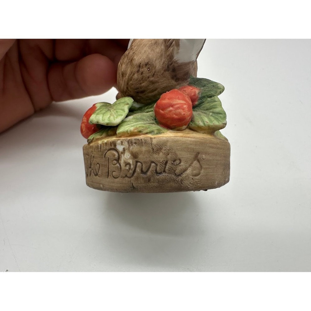 Vintage Squirrel Ceramic Figurine Youre The Berries Strawberry Woodland Decor - Picture 3 of 9